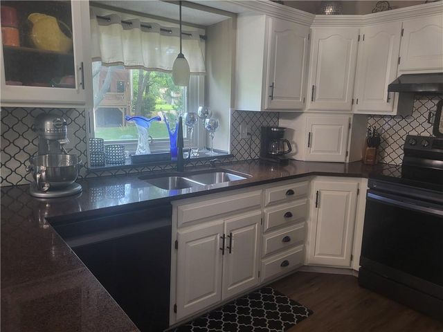 822 SW Lighthouse Point, Lee's Summit, MO 64082
