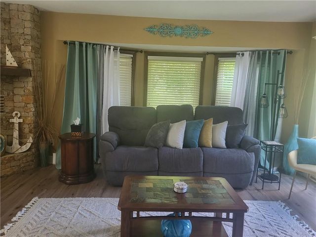 822 SW Lighthouse Point, Lee's Summit, MO 64082