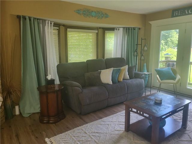 822 SW Lighthouse Point, Lee's Summit, MO 64082