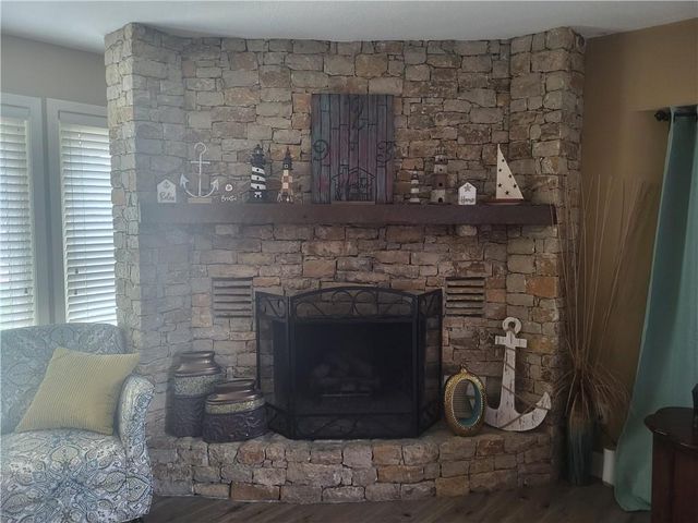 822 SW Lighthouse Point, Lee's Summit, MO 64082