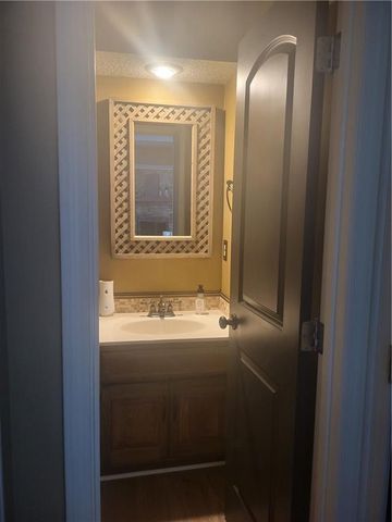 822 SW Lighthouse Point, Lee's Summit, MO 64082
