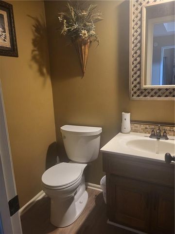 822 SW Lighthouse Point, Lee's Summit, MO 64082