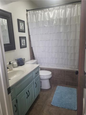 822 SW Lighthouse Point, Lee's Summit, MO 64082