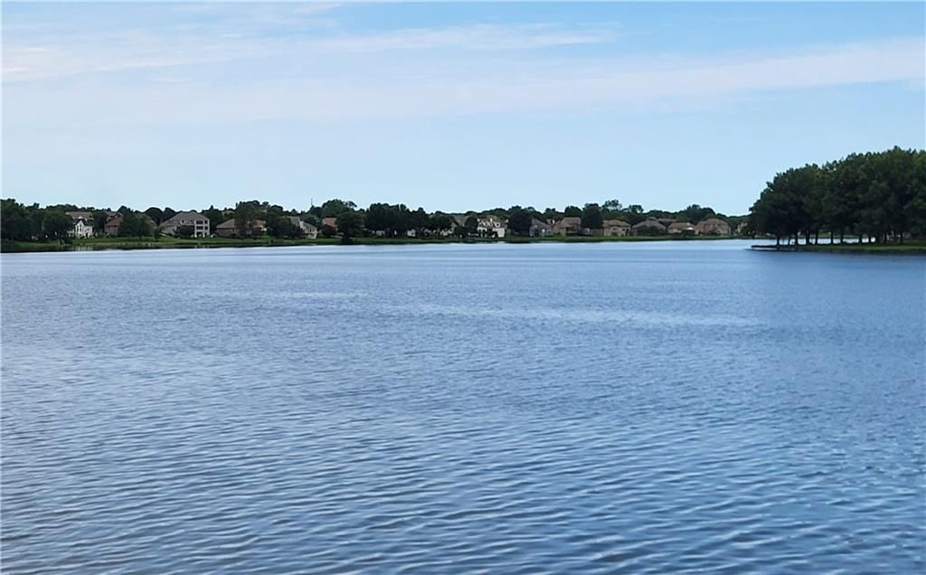 822 SW Lighthouse Point, Lee's Summit, MO 64082