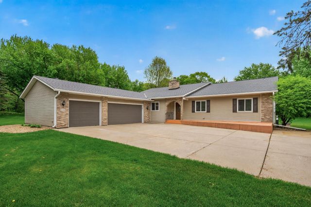 5737 N Highlands Court, Lake Elmo, MN 55042