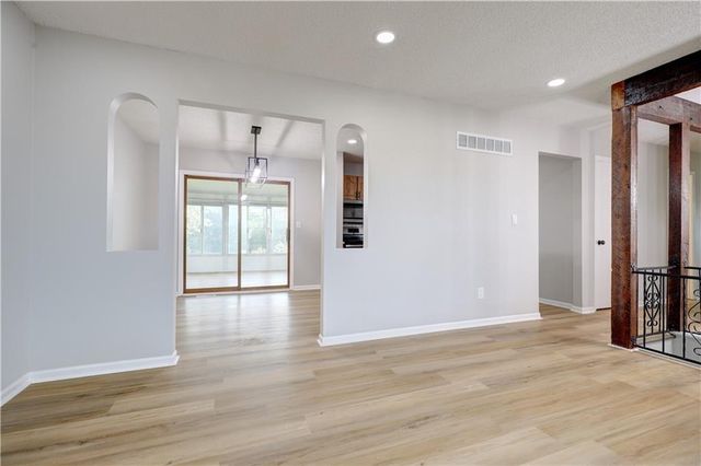 11015 Crooked Road, Kansas City, MO 64152