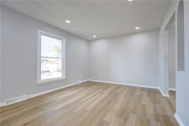 11015 Crooked Road, Kansas City, MO 64152
