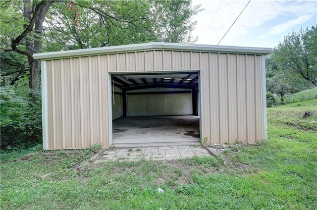 11015 Crooked Road, Kansas City, MO 64152