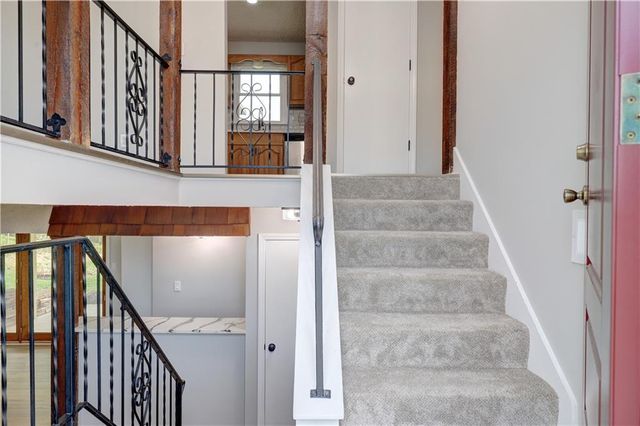 11015 Crooked Road, Kansas City, MO 64152