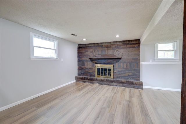 11015 Crooked Road, Kansas City, MO 64152