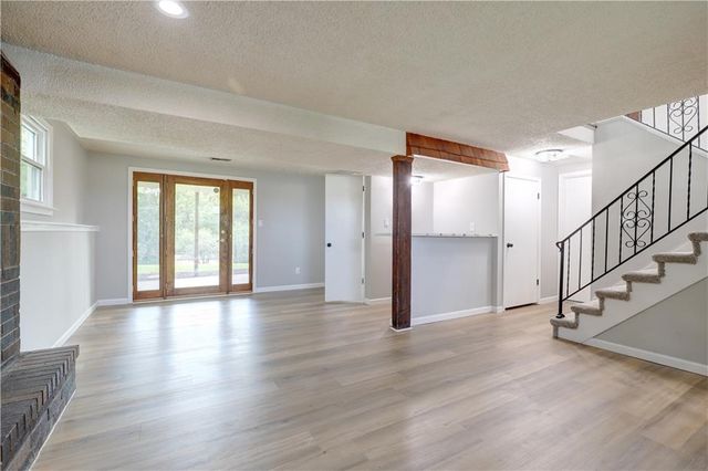 11015 Crooked Road, Kansas City, MO 64152