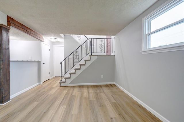 11015 Crooked Road, Kansas City, MO 64152