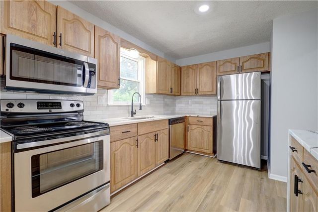11015 Crooked Road, Kansas City, MO 64152