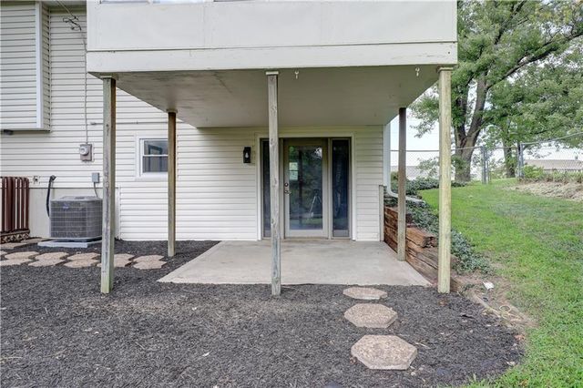 11015 Crooked Road, Kansas City, MO 64152