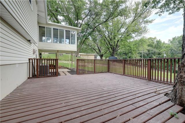11015 Crooked Road, Kansas City, MO 64152