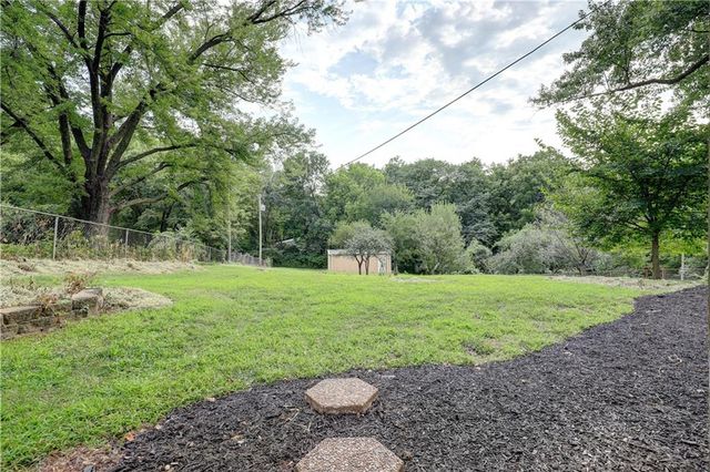 11015 Crooked Road, Kansas City, MO 64152
