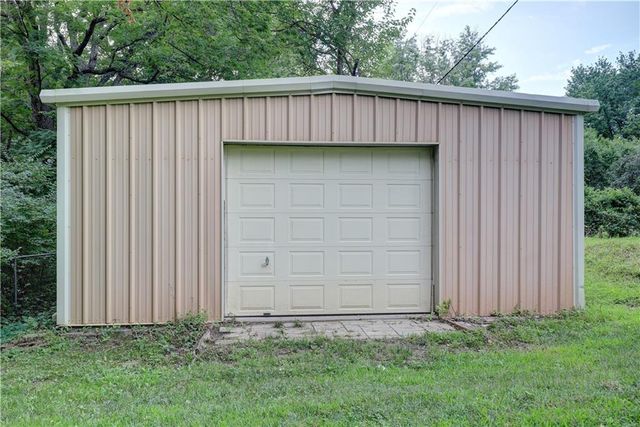 11015 Crooked Road, Kansas City, MO 64152