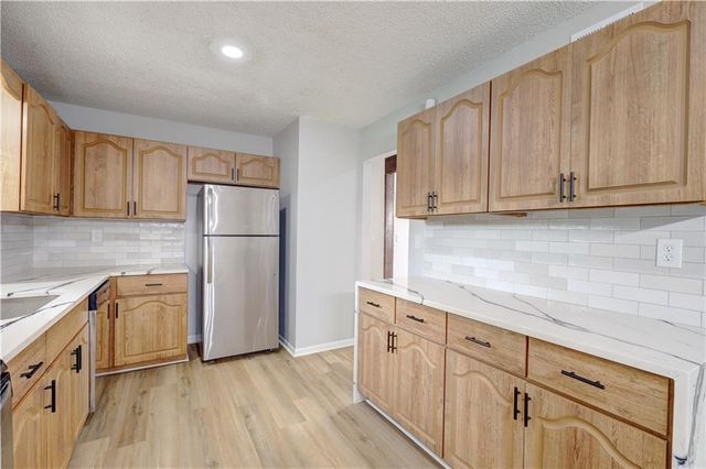 11015 Crooked Road, Kansas City, MO 64152