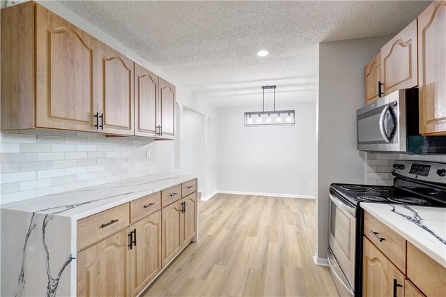 11015 Crooked Road, Kansas City, MO 64152