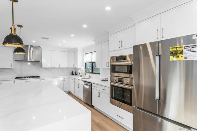 8 Allison Drive, Old Bethpage, NY 11804