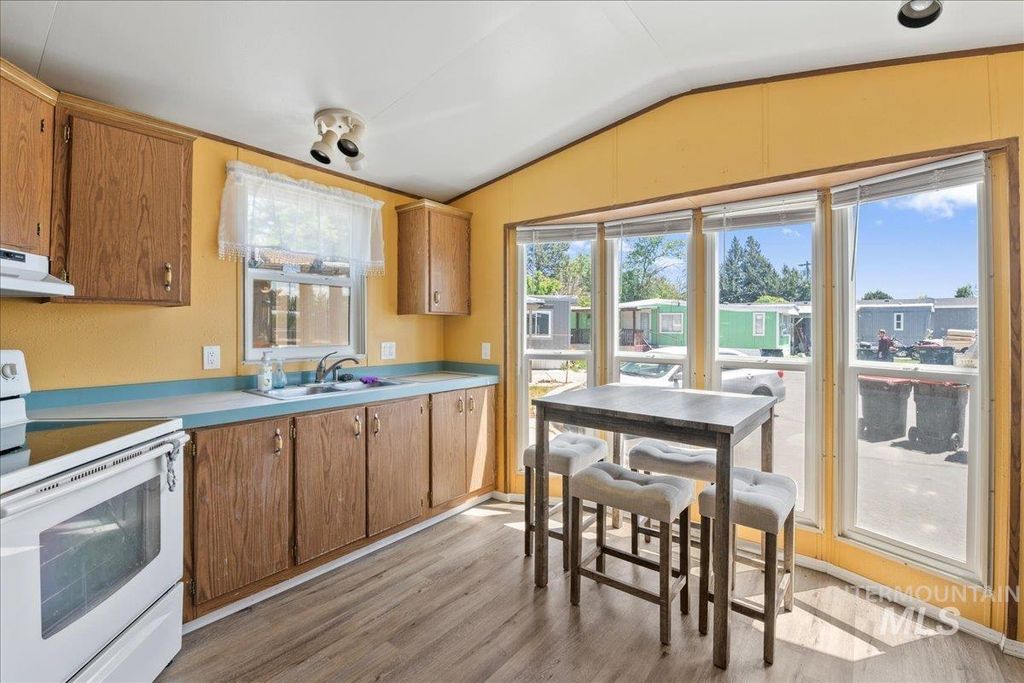 424 W Cherry Ln 137, Meridian, ID 83642 photo 3