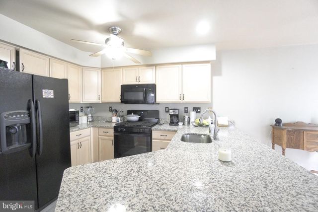 2041 GREENES WAY CIR, Collegeville, PA 19426