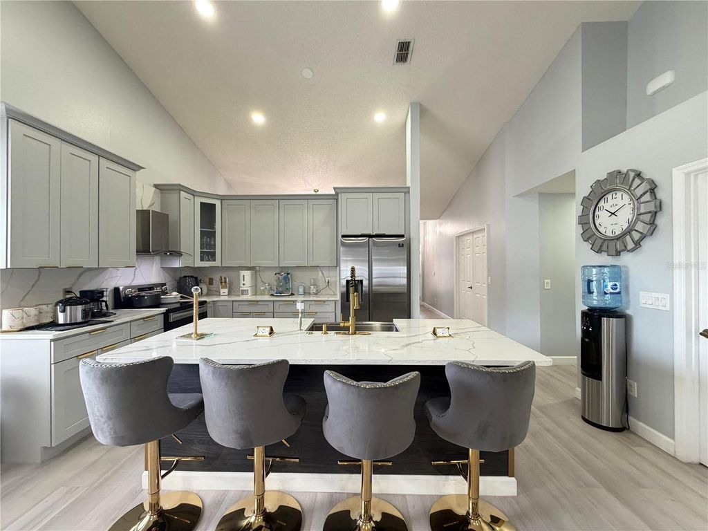 Image 11 of property listing at 1029 SURGE COURT, Orlando, FL 32828