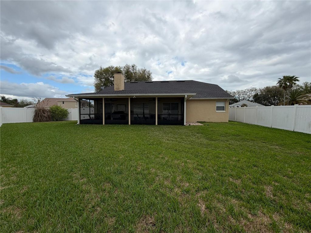 Image 4 of property listing at 1029 SURGE COURT, Orlando, FL 32828