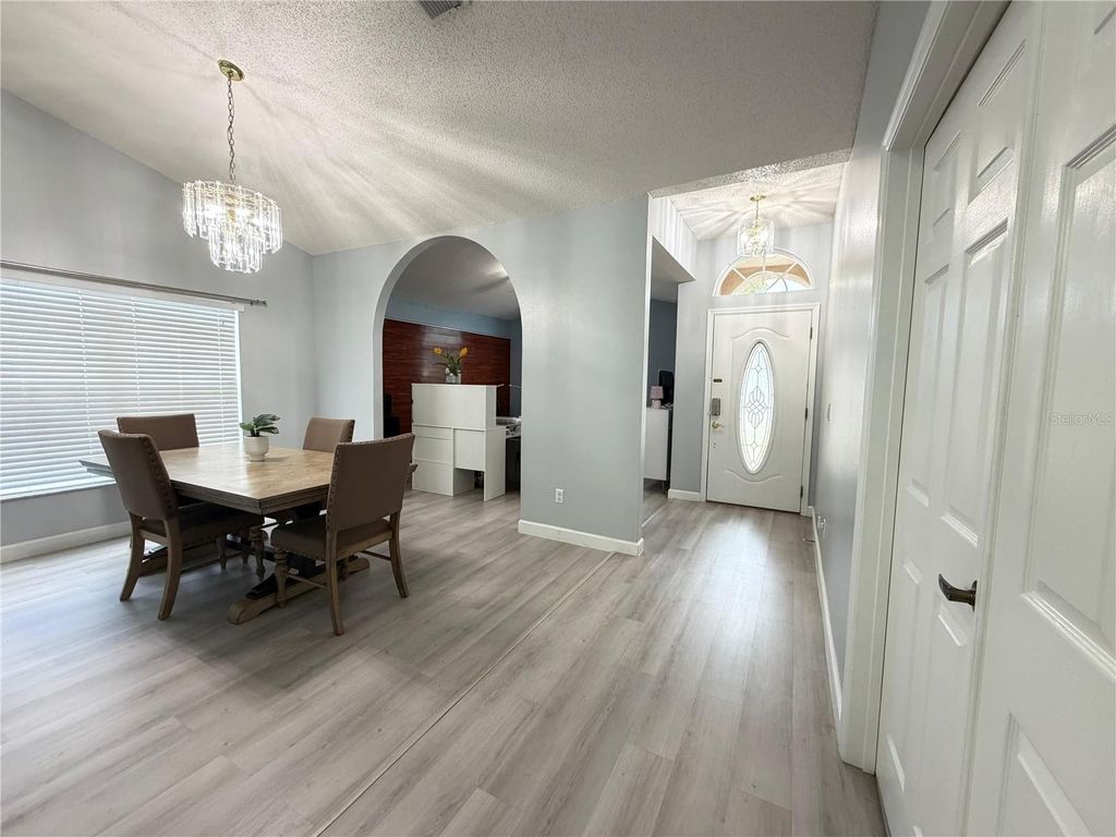 Image 9 of property listing at 1029 SURGE COURT, Orlando, FL 32828