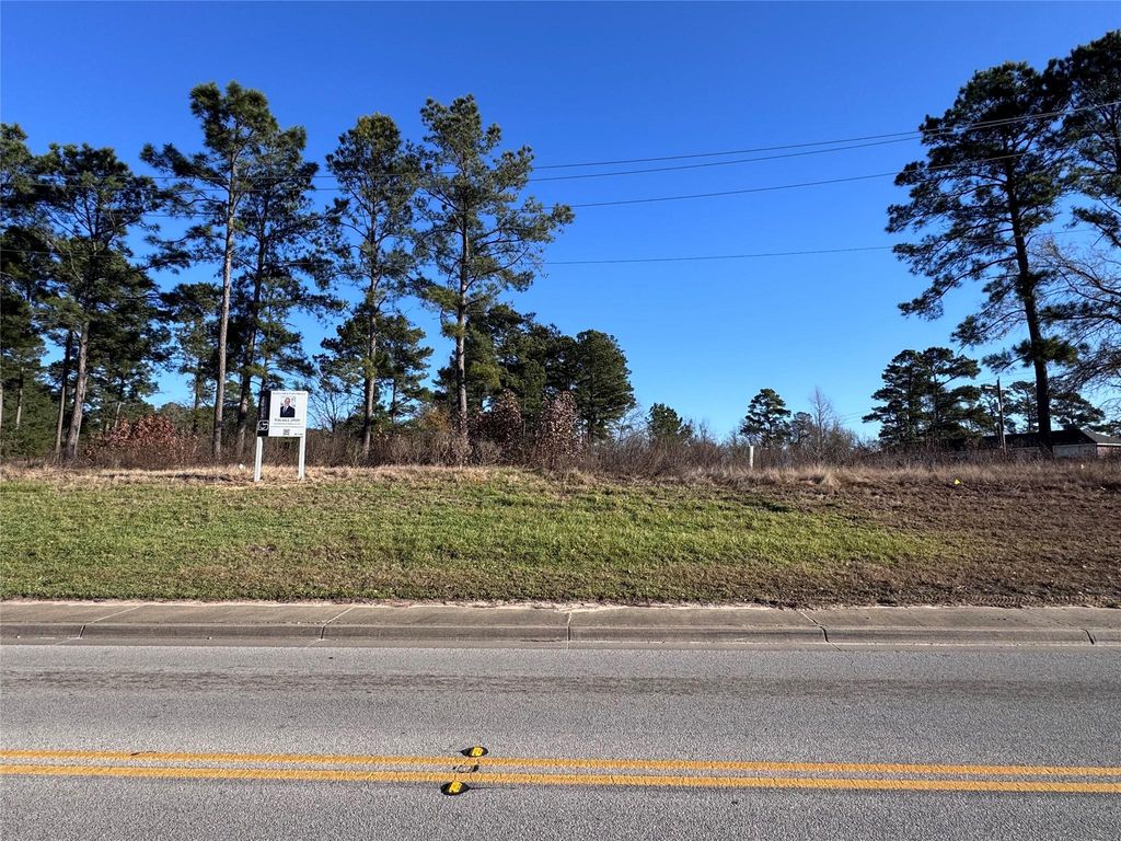 1980 Veterans Memorial Parkway, Huntsville, TX 77340