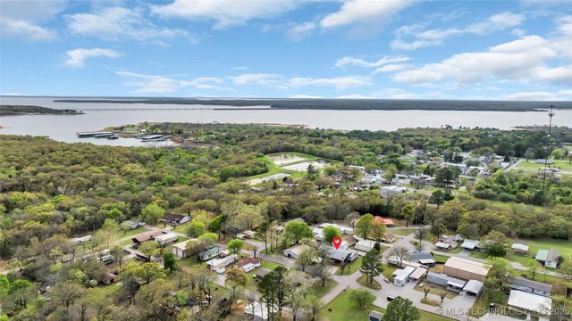 14 Red Fish Drive, Mead, OK 73449