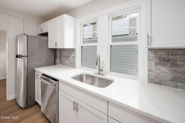 11 Saratoga Drive, Glenville, NY 12302