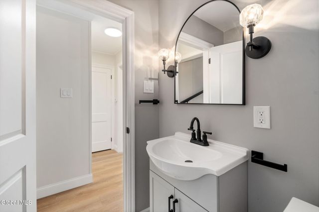 11 Saratoga Drive, Glenville, NY 12302