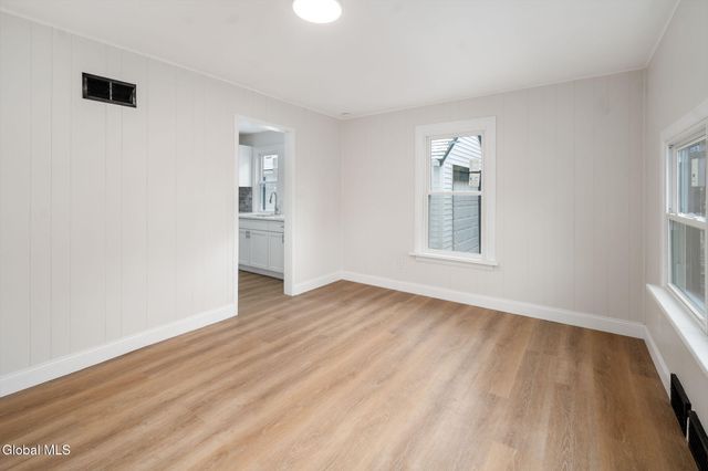 11 Saratoga Drive, Glenville, NY 12302