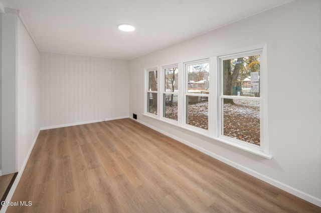 11 Saratoga Drive, Glenville, NY 12302