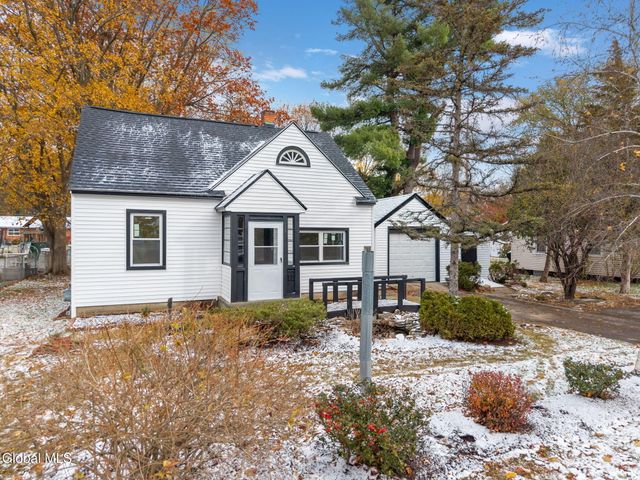11 Saratoga Drive, Glenville, NY 12302
