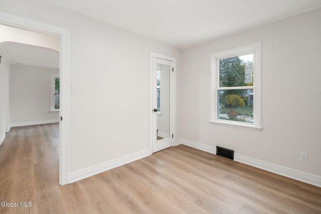 11 Saratoga Drive, Glenville, NY 12302