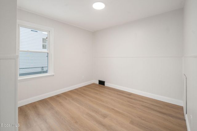 11 Saratoga Drive, Glenville, NY 12302