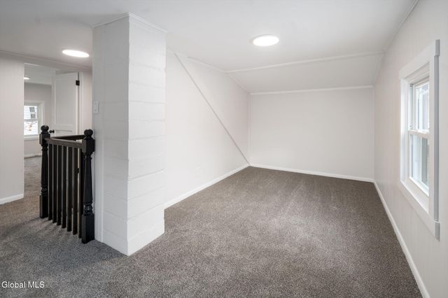 11 Saratoga Drive, Glenville, NY 12302