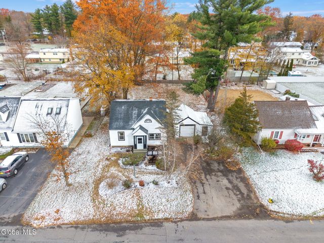 11 Saratoga Drive, Glenville, NY 12302