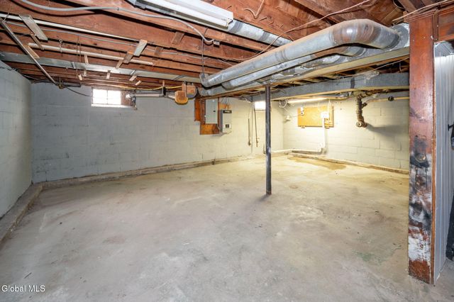 11 Saratoga Drive, Glenville, NY 12302