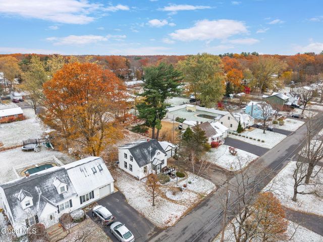 11 Saratoga Drive, Glenville, NY 12302