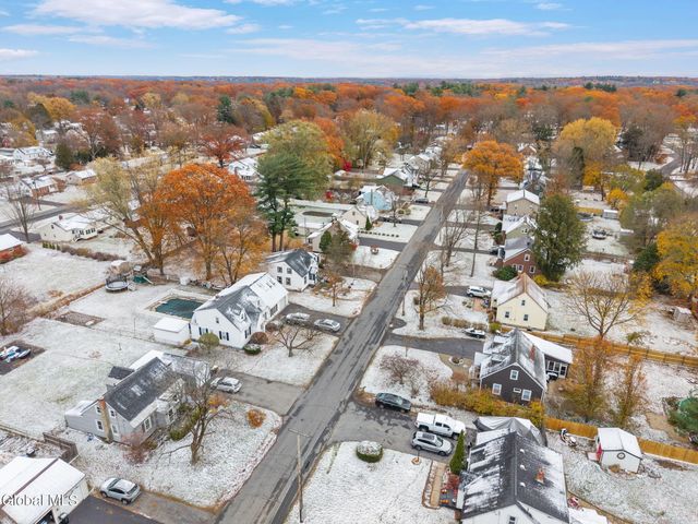 11 Saratoga Drive, Glenville, NY 12302