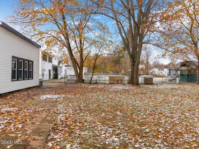 11 Saratoga Drive, Glenville, NY 12302