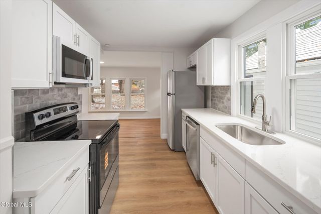 11 Saratoga Drive, Glenville, NY 12302