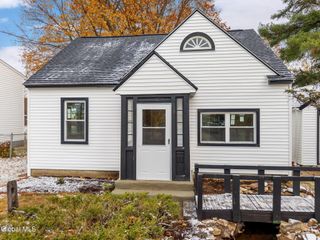 11 Saratoga Drive, Glenville, NY 12302