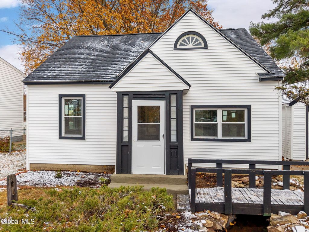 11 Saratoga Drive, Glenville, NY 12302