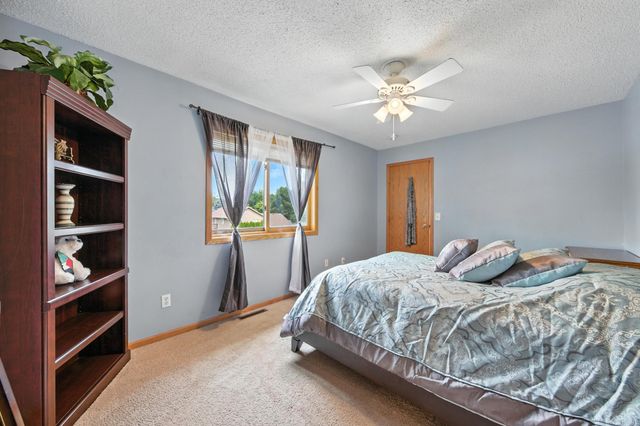 2710 91st Avenue NE, Blaine, MN 55449