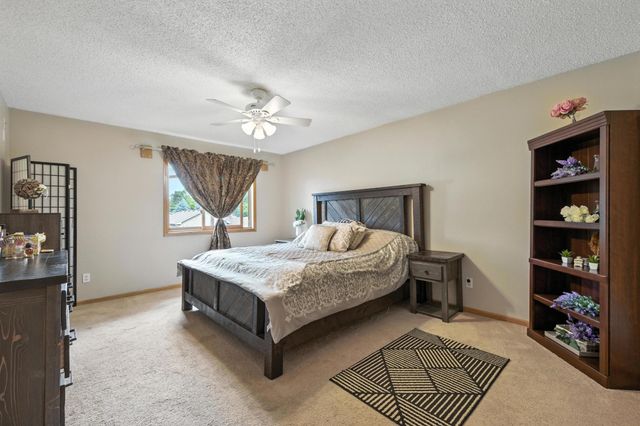 2710 91st Avenue NE, Blaine, MN 55449