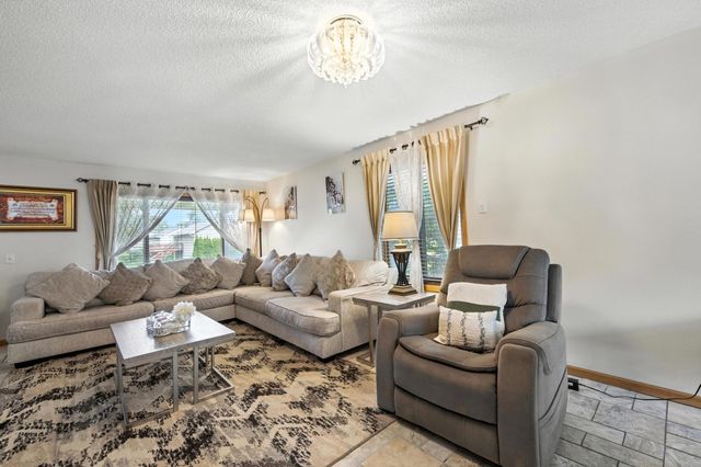 2710 91st Avenue NE, Blaine, MN 55449